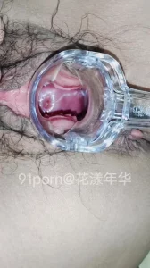 淫妻开发之透明扩阴器看子宫口